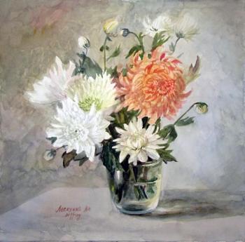 Light bouquet (chrysanthemums). Lesokhina Lubov
