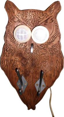 The owl, a hanger, a lamp