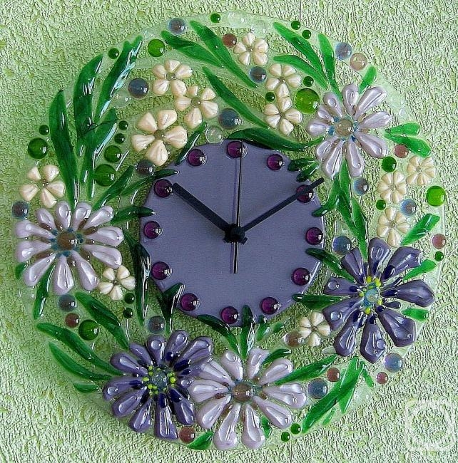Repina Elena. Wall clock "Wreath of chrysanthemums" glass fusing