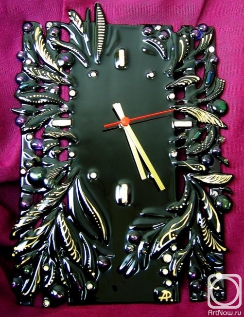Repina Elena. Openwork glass clock "Radiance Night" fusing