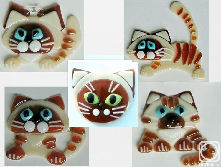 Repina Elena. Refrigerator magnets "Cats" glass fusing