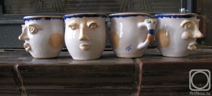 Ixygon Sergei. Majolica cups