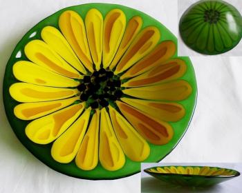 A plate glass for the festive table "Sunflower" glass fusing