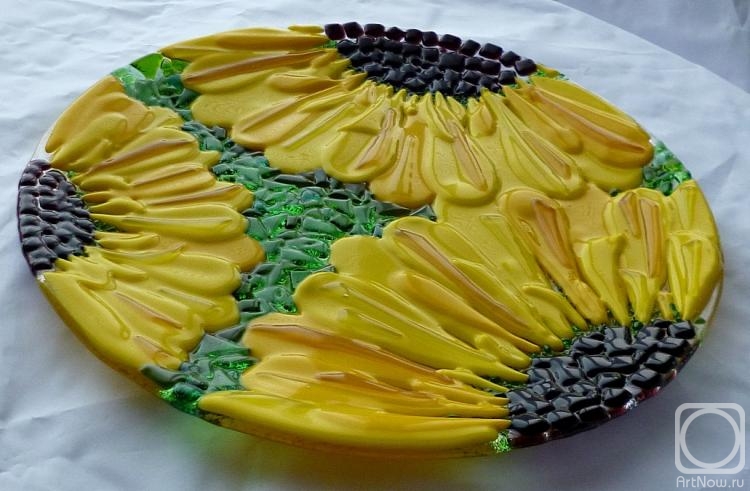 Repina Elena. Glass dish for the holiday table, "Sunflowers. More the better" fusing