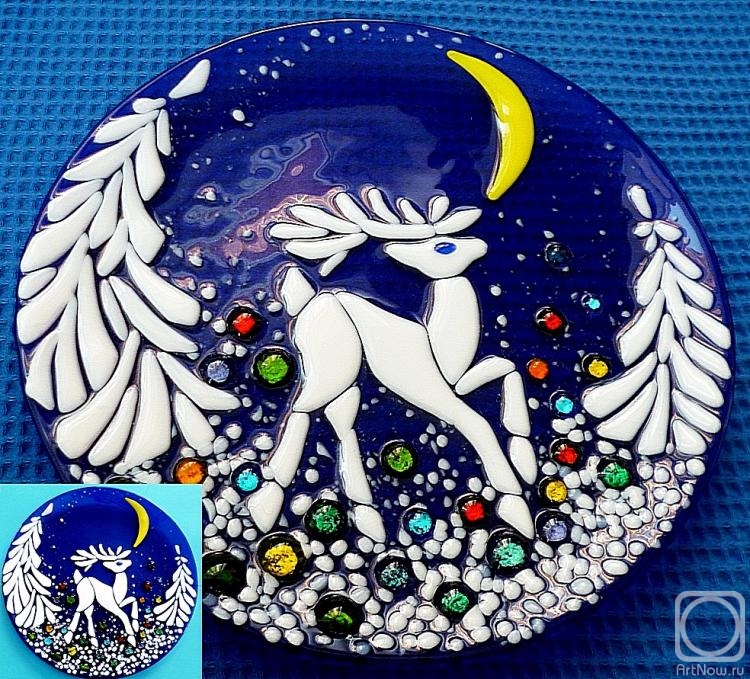 Repina Elena. Glass dish for the holiday table, "Silver Hoof" fusing
