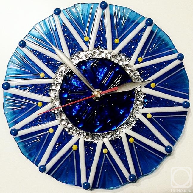 Repina Elena. Wall clock "Wintertime" glass, fusing