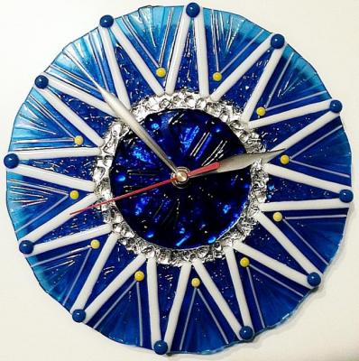 Wall clock "Wintertime" glass, fusing (Alena Repin). Repina Elena