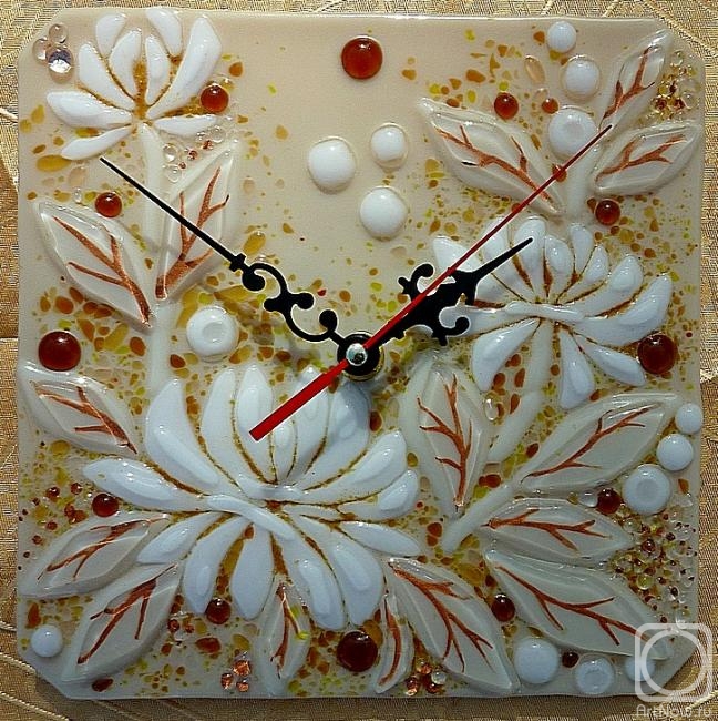 Repina Elena. Wall clocks for kitchen "Creme Brulee" glass fusing