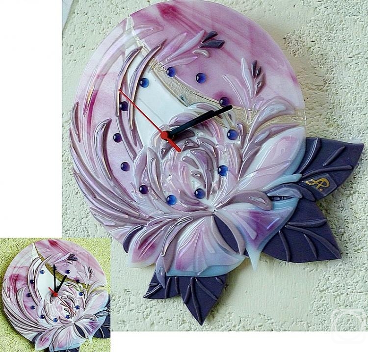 Repina Elena. Wall clock "Pink Peony" a variation on the round background, glass fusing