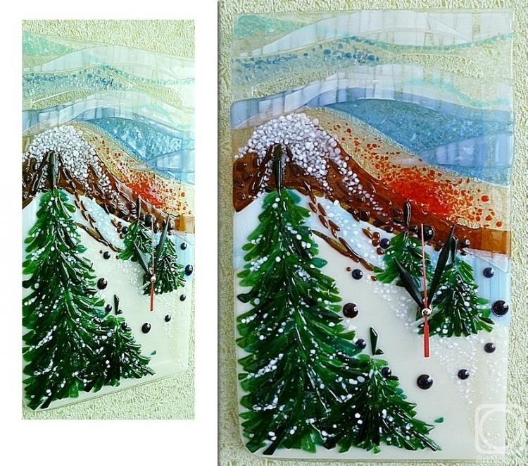 Repina Elena. Wall clock "Winter Landscape" glass fusing