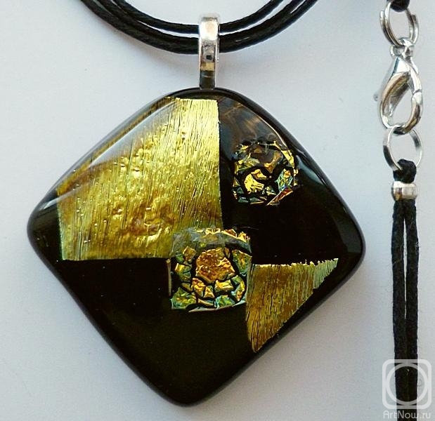 Repina Elena. Pendant "Would have been a purpose" glass fusing