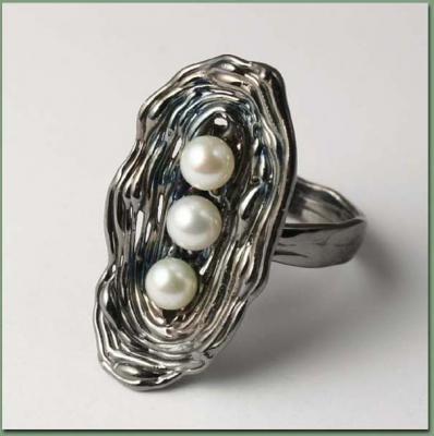 Ring Three Pearls