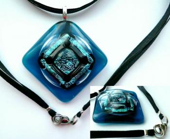 Pendant "Suprematism of clean water" dichroic glass fusing (Copyright Glass). Repina Elena