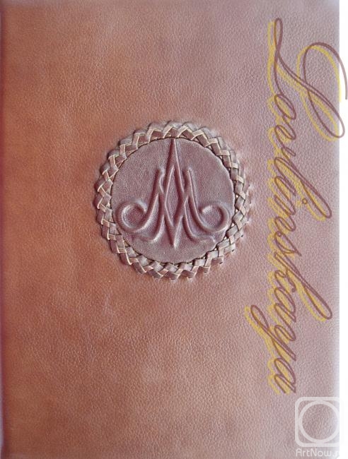 Lovlinskaj Oksana. Gift folder made of leather