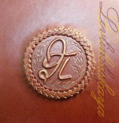Another option for decorating a gift folder with a personalized monogram
