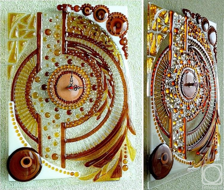 Repina Elena. Openwork wall clock "Parade of Planets" glass fusing
