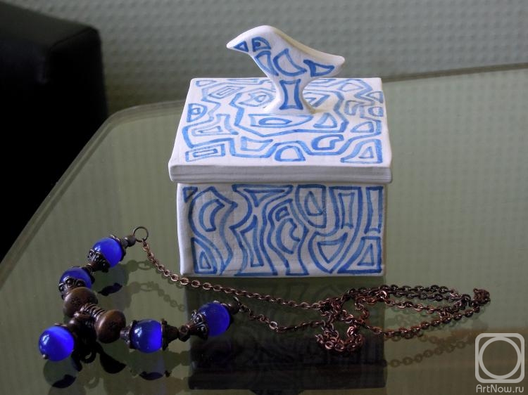 Safronova Nastassiya. Ceramic box "Bird in the labyrinth"