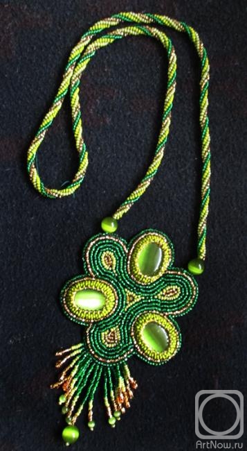 Vasilyeva Valentina. Necklace "Green flower"