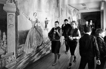 Mural Painting in Domodedovo School 3 Interior (Photo)