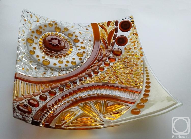 Repina Elena. Glass dish for the festive table "Amber Galaxy" (fusing)